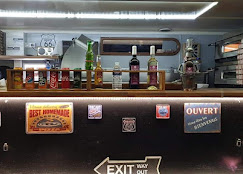 Le bar à boissons à l'intérieur du camion